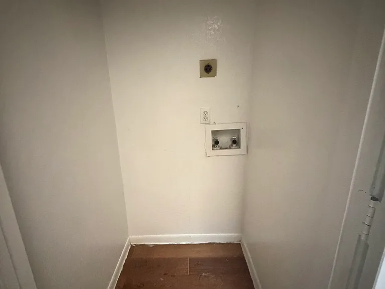 9930 Buckingham Rd #104 — Photo 6