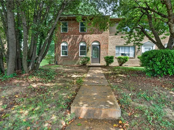 3919 Colony Sq #A, Greensboro, NC 27407