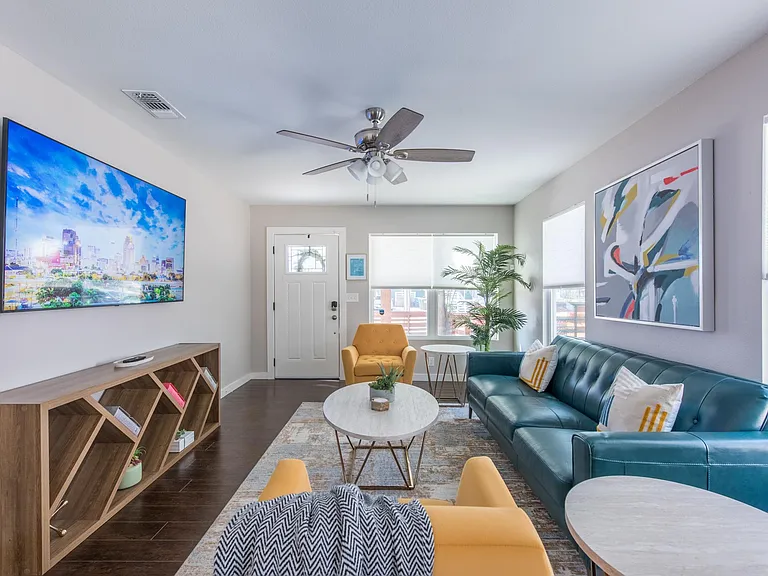 708 S Olive St — Photo 21