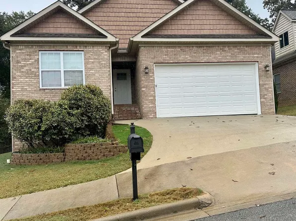 105 Willowood Dr, Oxford, AL 36203