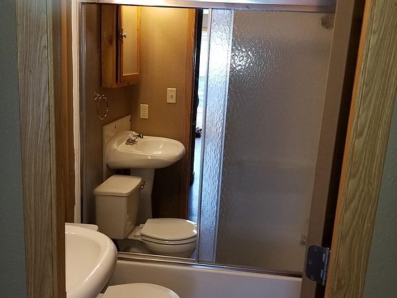 5th image of 422 Hartman Ave