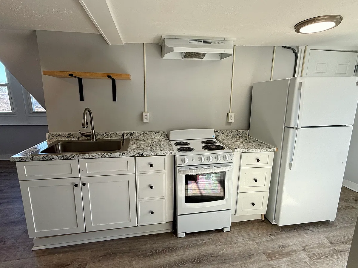 Building Photo - 205 Shaw St #3