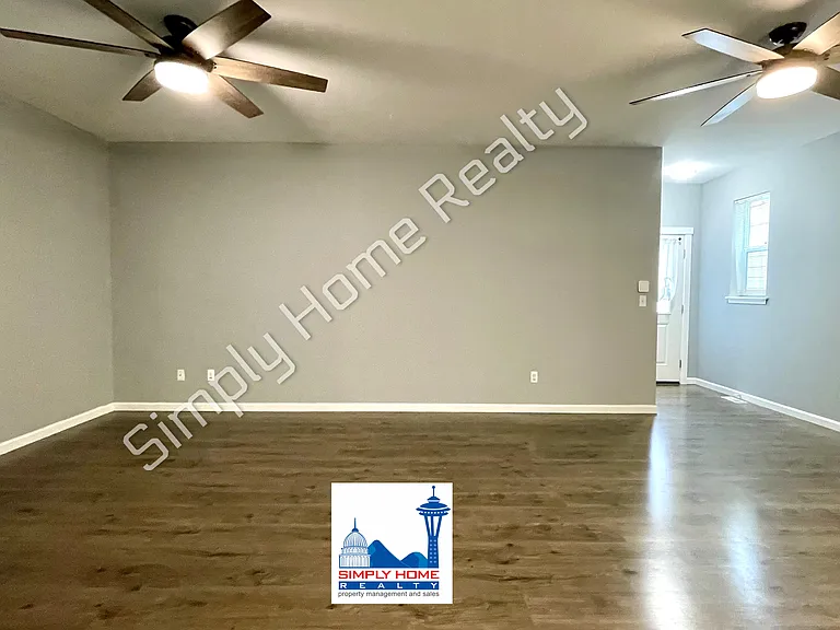 4520 Freemont St NE — Photo 8
