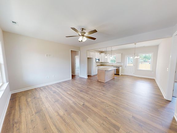 4th image of 107 W Sillinger Drive