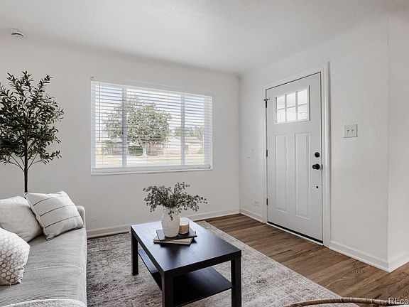3rd image of 2985 Ivanhoe Street