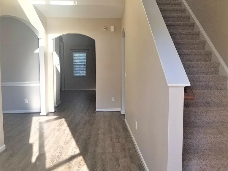 411 Cyrus Thompson Dr — Photo 4