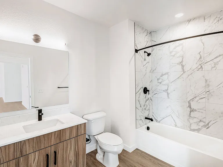 Oso Apartments — Photo 8