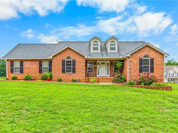 6669 Jennifer Lynn Dr, Trinity, NC 27370