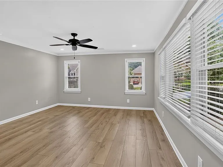 1220 Roxboro Dr NE — Photo 6