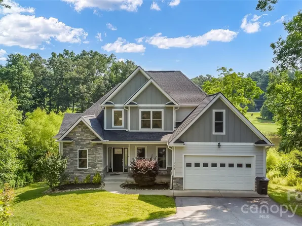 108 N Course Dr, Etowah, NC 28729
