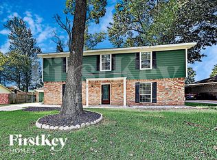 10122 Woodhollow Dr, Conroe, TX 77385