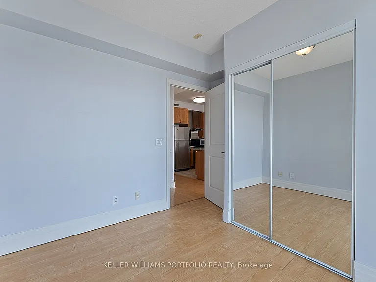 39 Upper Duke Cres #607 — Photo 23