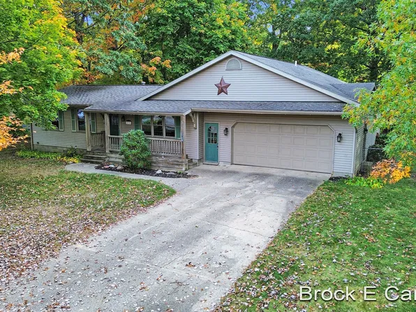 15300 Pine St, Grand Haven, MI 49417