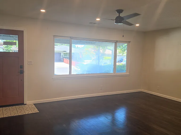 888 Glenn St — Photo 16