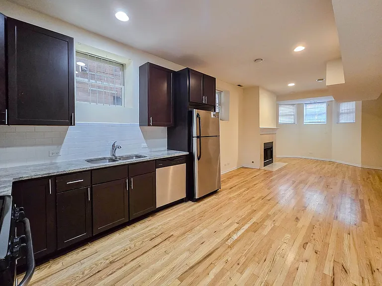 2320 N Southport Ave — Photo 13