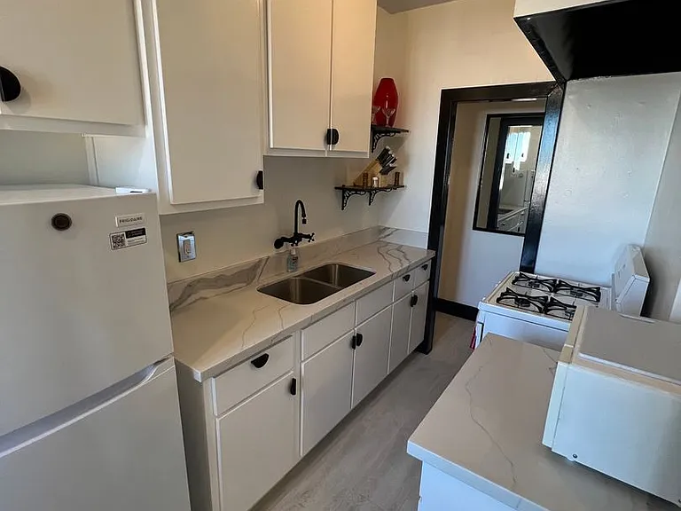 315 W 3rd St #511 — Photo 2