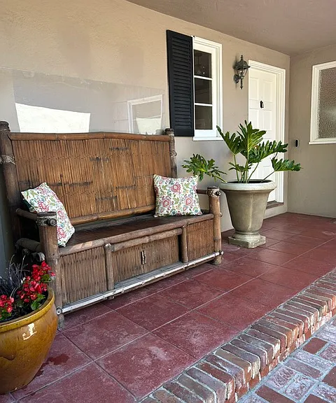 96 Mission Dr — Photo 2