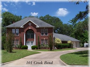 101 Creek Bend Ln, Columbus, TX 78934