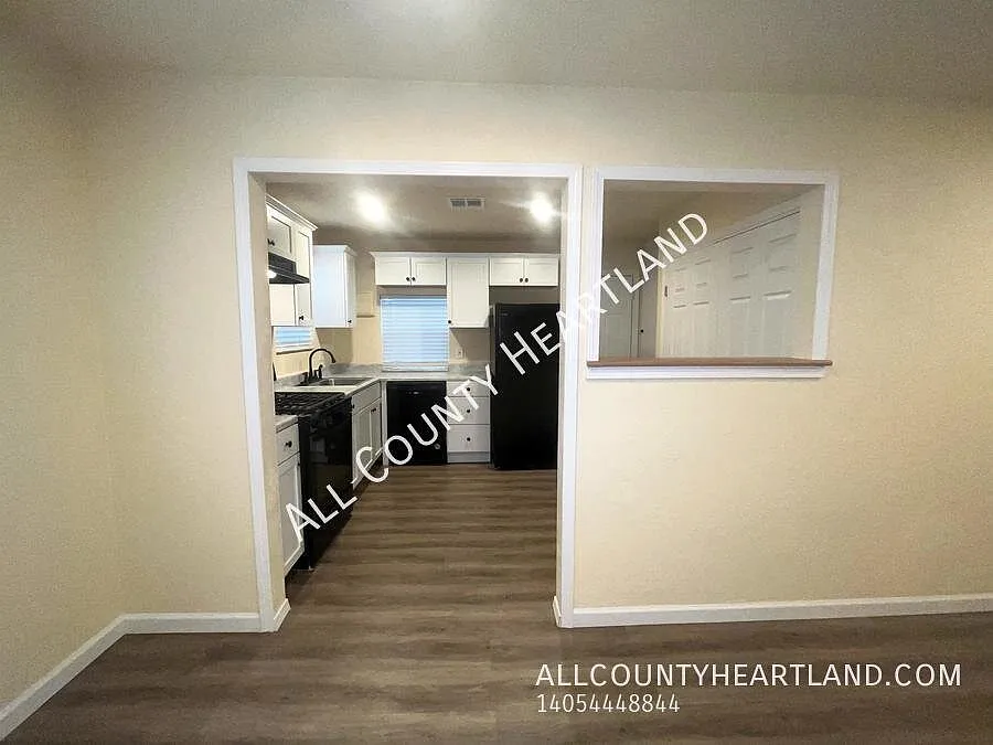 Fall Move In Special $600 Off First Months Rent! — Photo 4