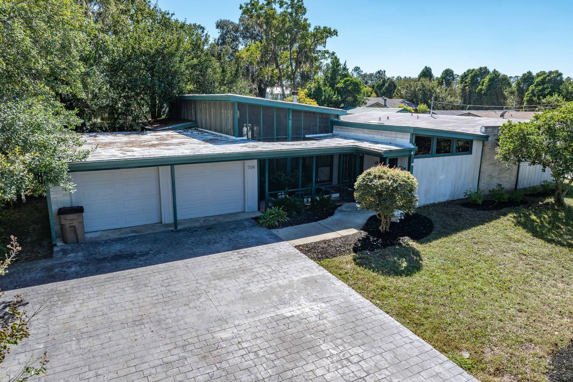 next background image