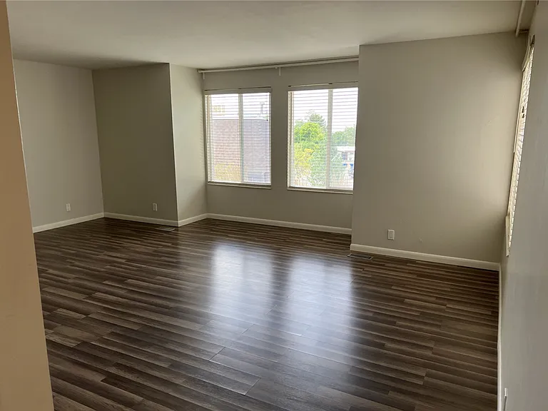 1813 S Laurelhurst Dr #1 — Photo 9