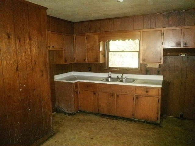 2nd image of 426 Hillcrest St