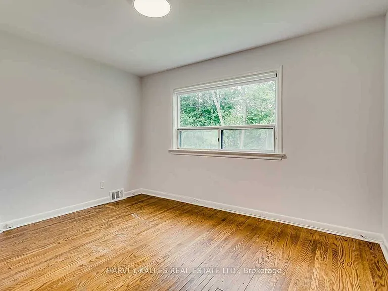 135 Combe Ave — Photo 23