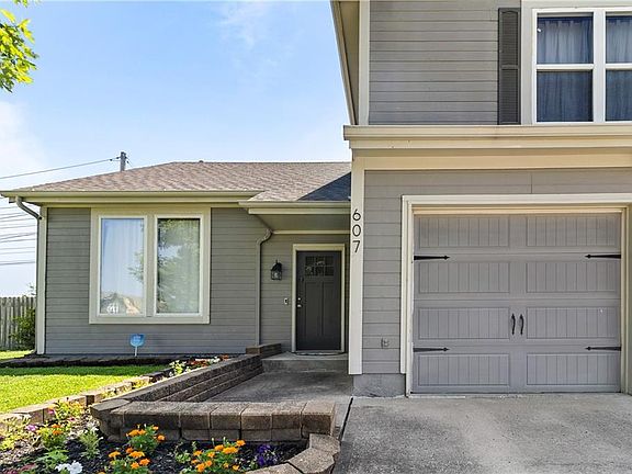 3rd image of 607 SE Joel Ave