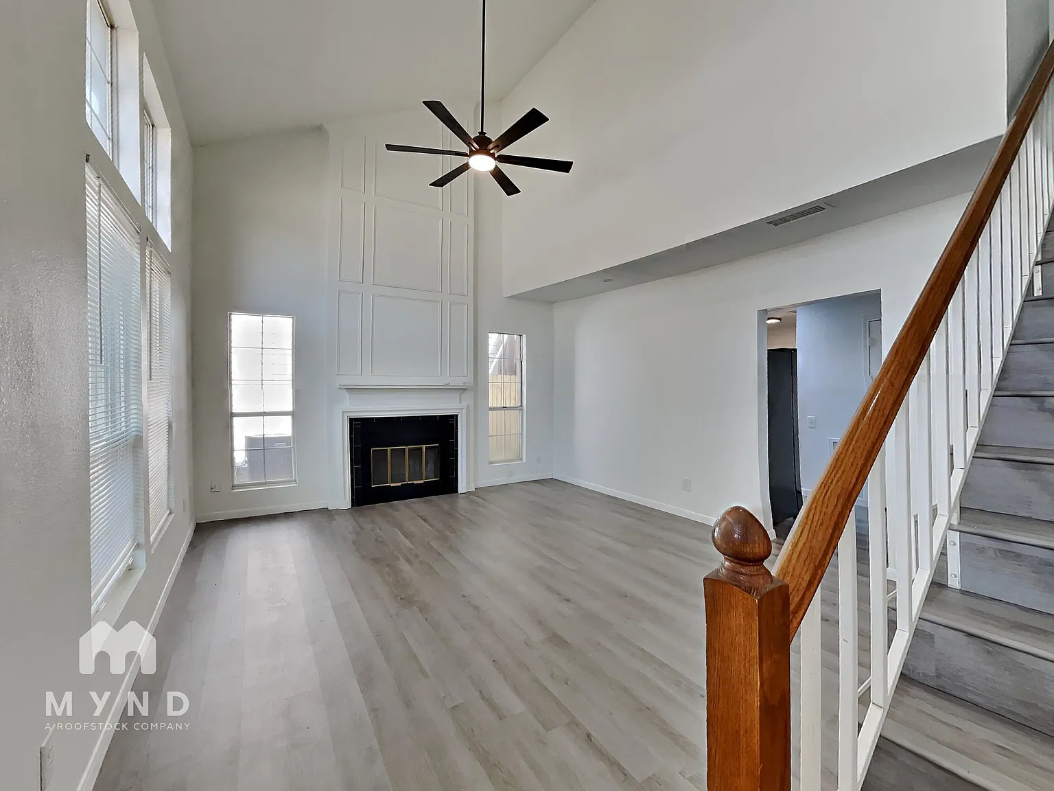 2 bed, 1.5 bath, 889 sqft, $1,645 — Photo 4