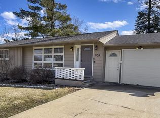 909 3rd Ave SE, Hampton, IA 50441