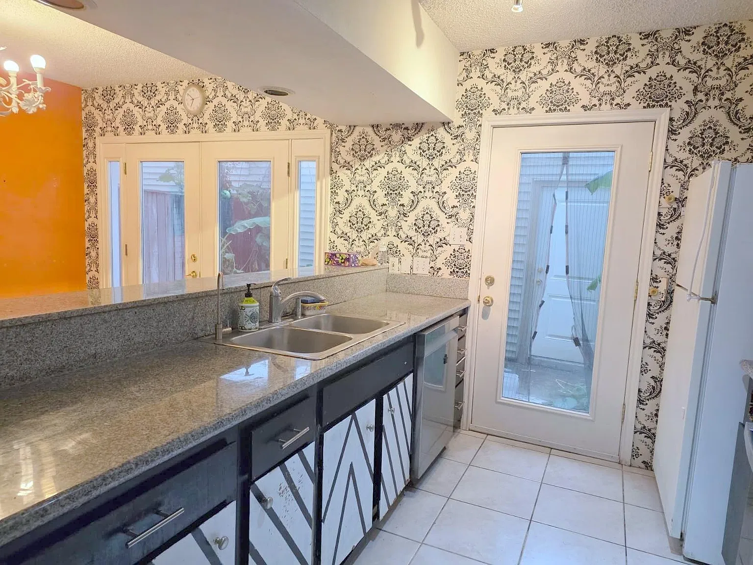 2 bed, 2.5 bath, 1349 sqft, $1,999 — Photo 4