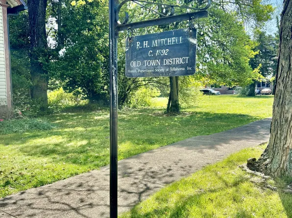 211 SE Atlantic St, Tullahoma, TN 37388