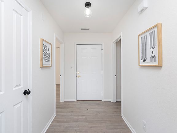 3rd image of 6718 Blackthorn Dr