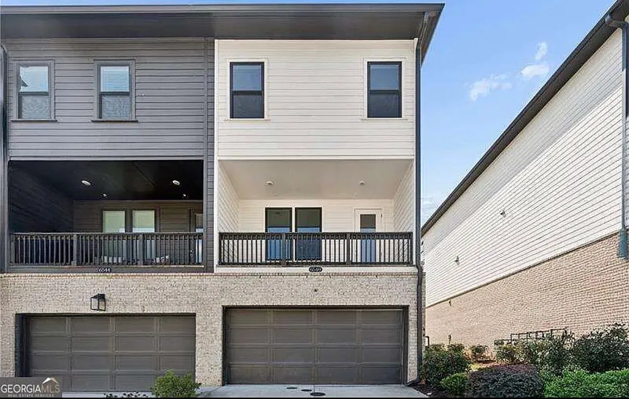 3 bed, 3.5 bath, 2200 sqft, $3,900 — Photo 1