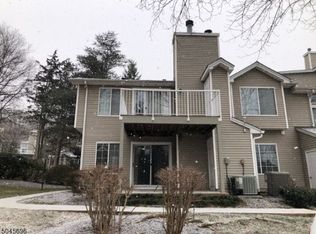 31 Ray Ct, Bedminster, NJ 07921