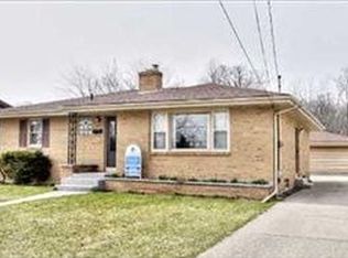 957 Calvary Ave NW, Grand Rapids, MI