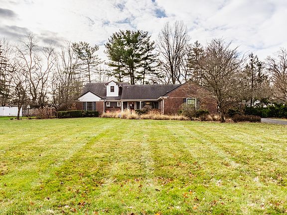 3rd image of 1055 Collingwood Dr