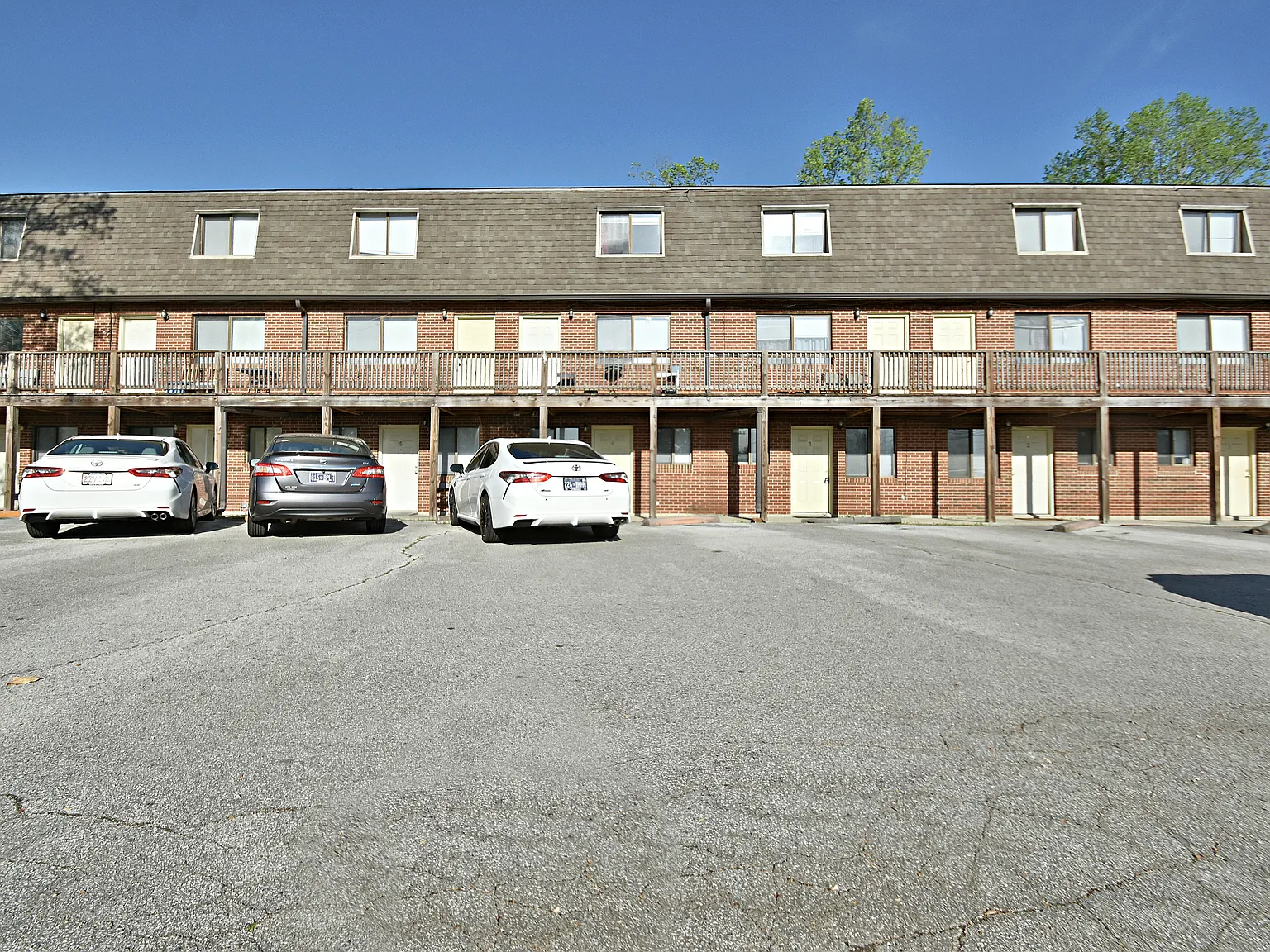1 bed, 975 sqft, $1,025 — Photo 1