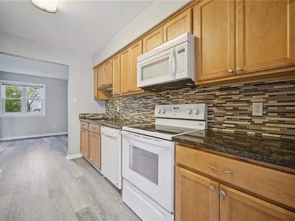 1361 Glyndon Dr, Virginia Beach, VA 23464