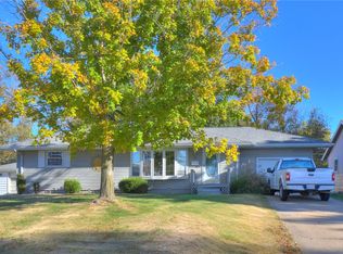 30 Sandcreek Dr, Decatur, IL 62521