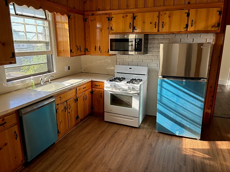 42 Vernon Ave #2 — Photo 2