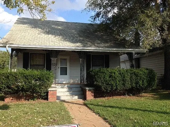 2018 N 3rd St, Saint Charles, MO 63301