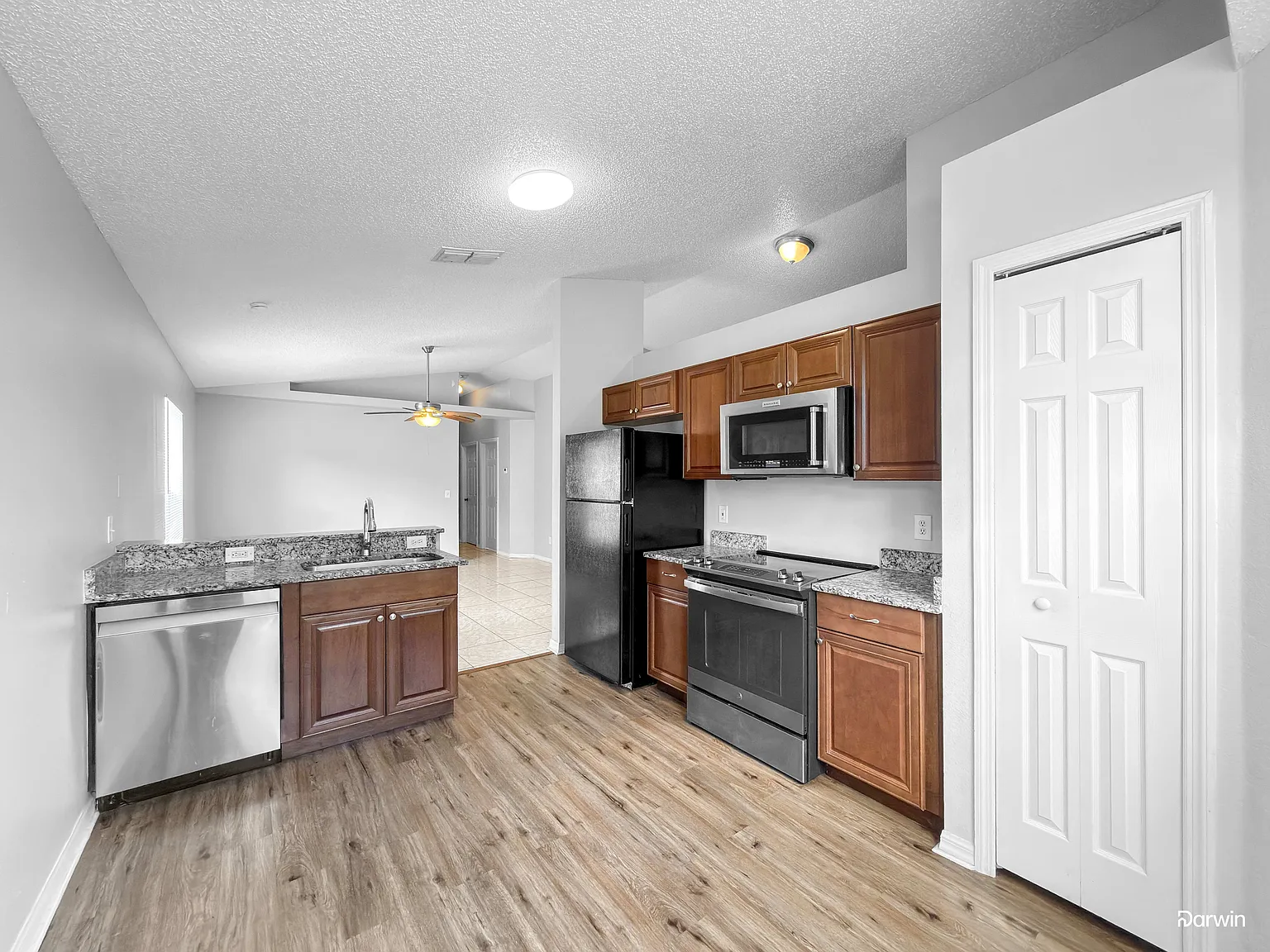 3 bed, 2.0 bath, 1108 sqft, $1,850 — Photo 4