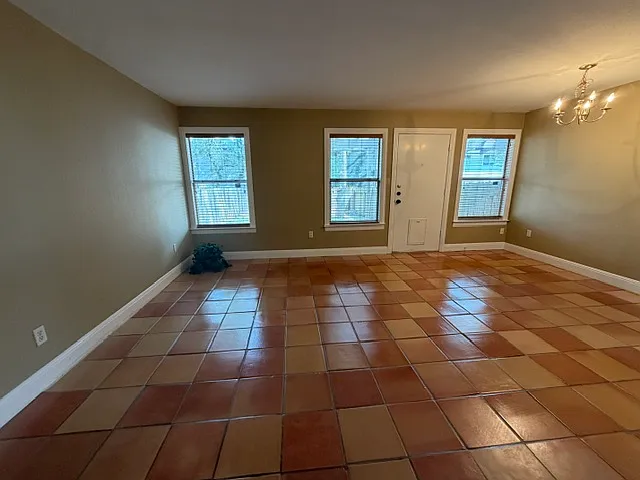 2 bed, 2.5 bath, 2321 sqft, $1,695 — Photo 4