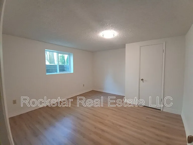 1739 W 10th Ave — Photo 9