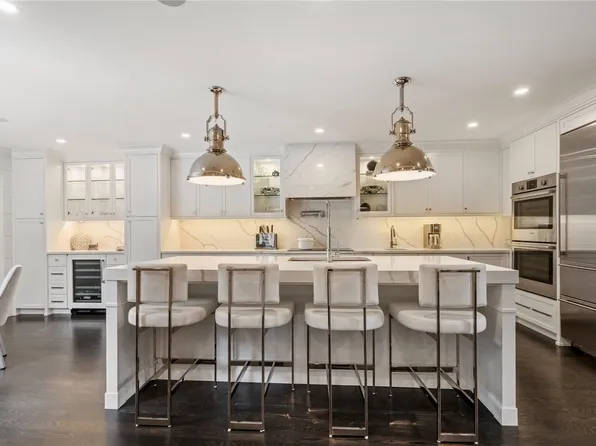 226 Ibis Court #226, Manhasset, NY 11030