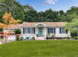 1040 Nakomis Rd, Southold, NY 11971