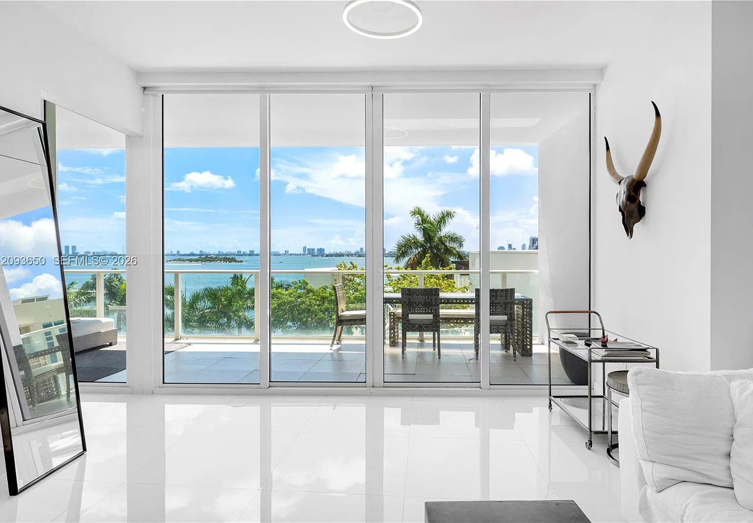 Paramount Bay Condo — Photo 2