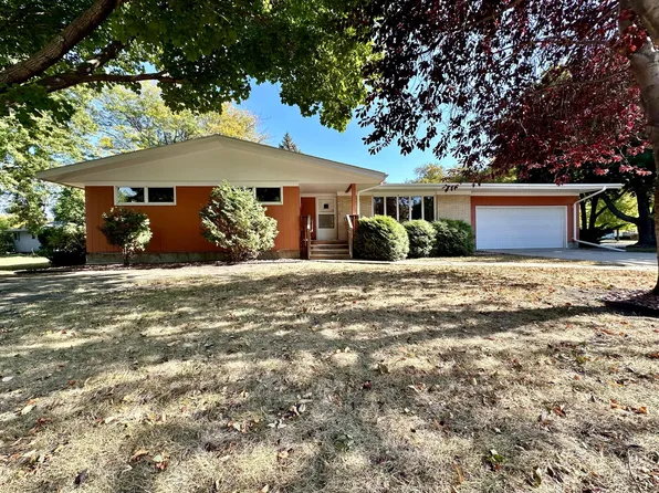 300 N Hill St, Marshall, MN 56258