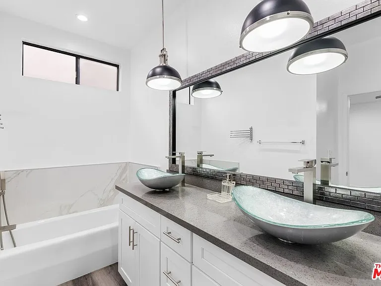 1727 S Bentley Ave #209 — Photo 11